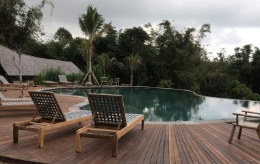 pool furni